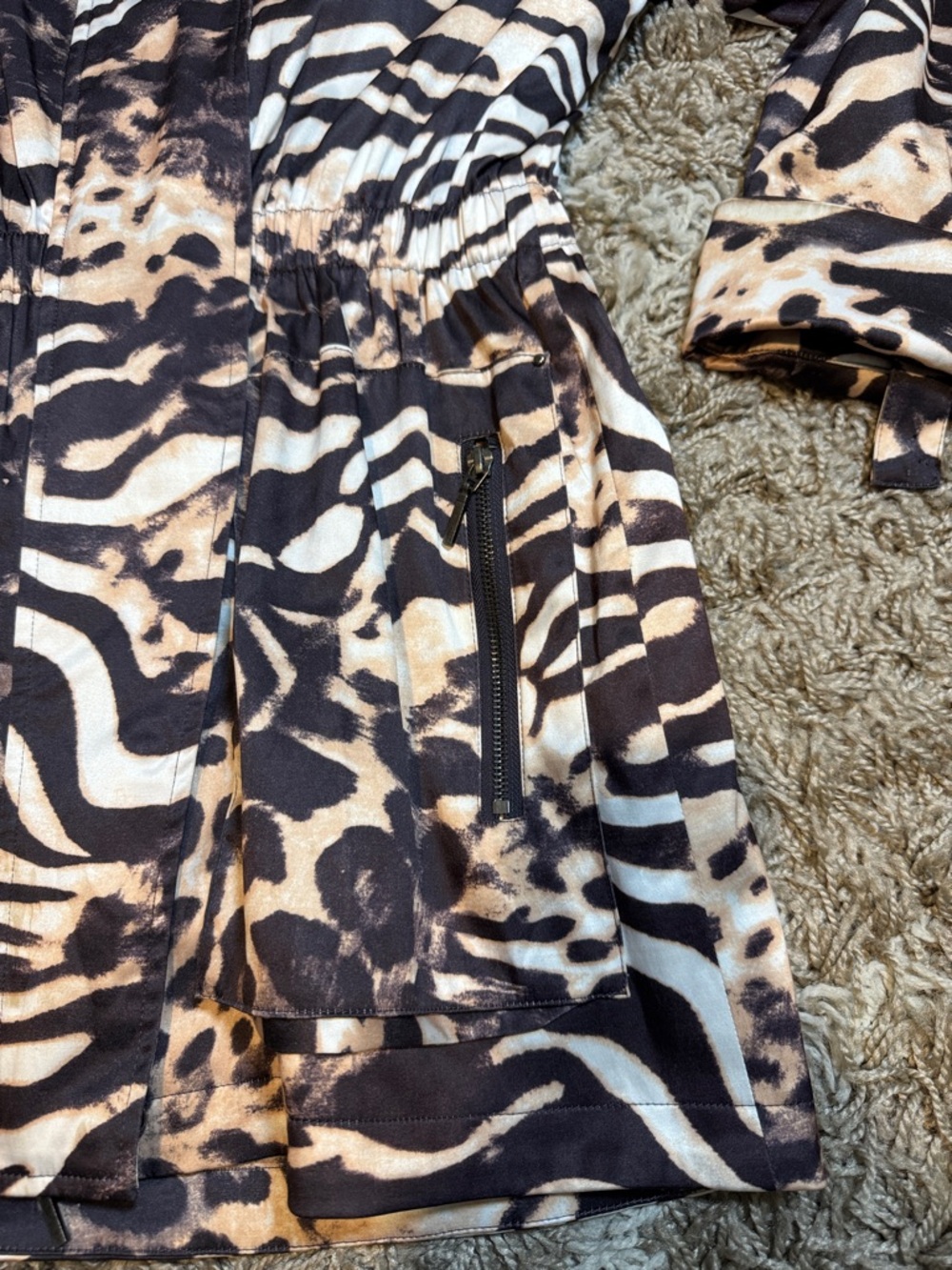 Puli Animal Print Anorak Jacket with Contrast Blue Lining size Small - Picture 13 of 16